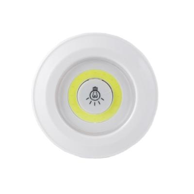 China Easy Portable Battery Operated Puck Wardrobe Light Smart Remote Control Night Light For Home Lighting for sale