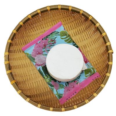 China Compressed White Square Cloth Beach Towels Portable Hygienic Disposable Compressed Bath Towels for sale