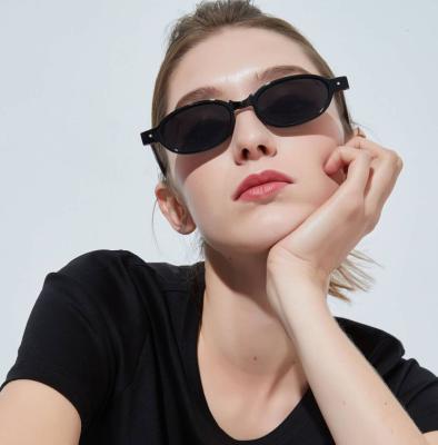 China Newest 2021 Fashion Trendy Sunglasses Oval Frame Women Small Shading Women's Sun Glasses Wholesale for sale