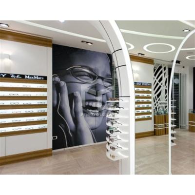 China Antique Eyewear Interior 3D Shop Design Wooden Optical Fashion Store Display Furniture For Sunglasses Shop Decoration en venta