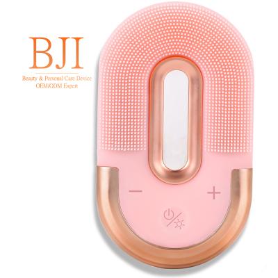 China Black Head Electric Face Brush Silicone Highlight Remover Facial Cleansing Brush With Case for sale