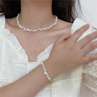 China Trendy Lady Adjustable Bracelet And Fashion Necklace Set Natural Pearl Vintage Necklace for sale