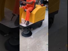 Driving Industrial Floor Sweeper 700mm High Pressure Cleaner
