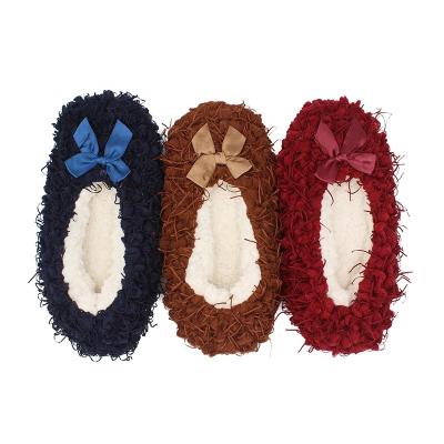 China Anti-slippery comfortable home slippers with non-slip striped sole for sale