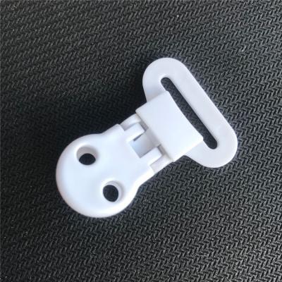 China New Fashionable Excellent Quality Pacifier Holder Clip Plastic Baby Pacifier Clip With Holes for sale