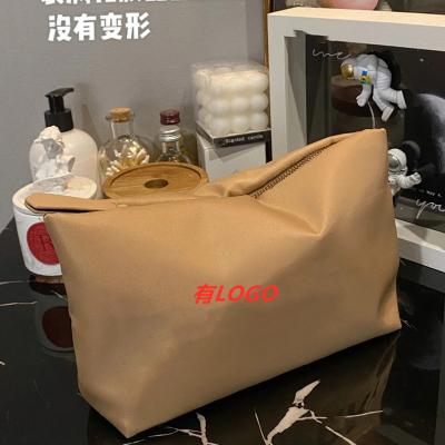 China [Foreign trade wholesale] new waterproof women's cosmetic bags in stock, large-capacity change handheld wallets, counter gift bags for sale