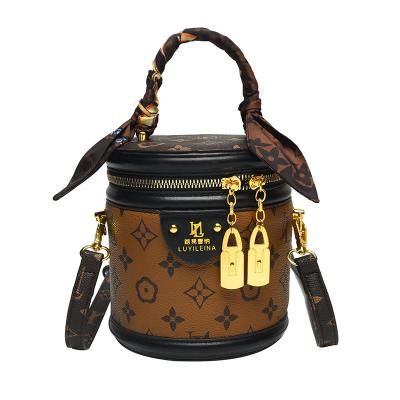 China Motion Sensing Ladies Cashew Flower Bucket Handle Clips Chains Cylinder Shoulder Luxury Messenger Bags 2021 Purses and Handbags for sale