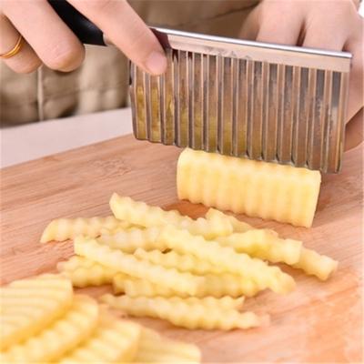 China Stainless Steel Crinkle Knife Multifunction Wavy Blade Vegetable Slicer Kitchen Tools for sale