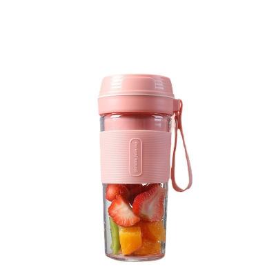 Chine Juicer électrique à charge USB portable de 280 ml pour la maison 4 lames Juicer de légumes et de fruits à vendre