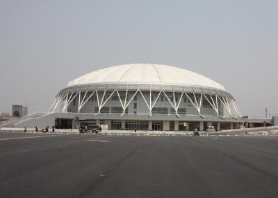 Chine Construction en acier commerciale moderne de centre de sports de toiture de tuyau d'acier de bâtiments à pans de bois à vendre