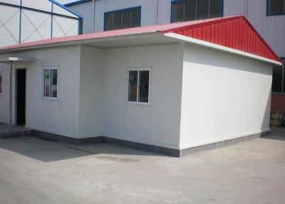 China O aço da casa pré-fabricada do painel de sanduíche abriga a conexão de parafusos para a construção residencial à venda