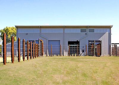 Chine Bâtiment préfabriqué de structure métallique de cadre rigide clair d'envergure pour la grange animale à vendre