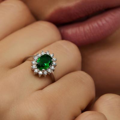 China CLASSIC Moissanite Engagement Rings Jewelry Women Shape Green Moissanite Ring For Womens Jewelry High Quality for sale