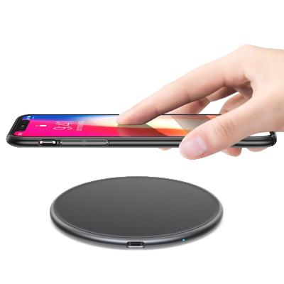 China Portables Small Shell Wireless Charger Fast Charger For Smartphone Wireless Charging Can Still Shell Charging for sale