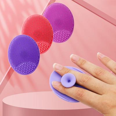 Cina Waterproof Baby Bath Brush Silicone Massage Brush Newborn Silicone Scrubbers Exfoliator Brush in vendita