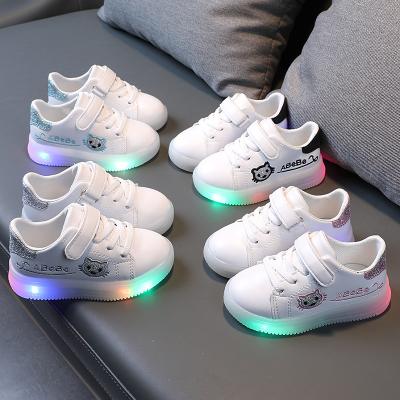 China Wholesale Boys Flat Sneakers Cartoon Cute Autumn Winter White Casual Girl Led Shoes Lightweight Shoes For Kids Led for sale