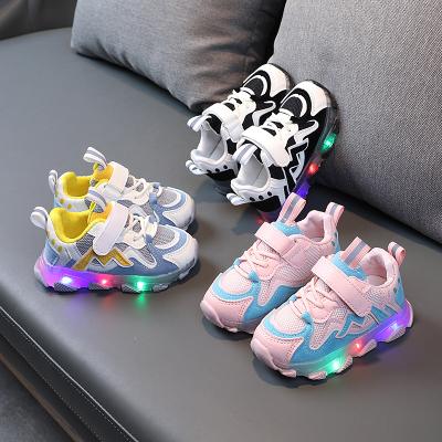 China Breathable New Flat Cheap Price Fashion Kids Lighted Sneakers Boys Girls Kids Shoes Led Lightweight Shoes For Kids for sale