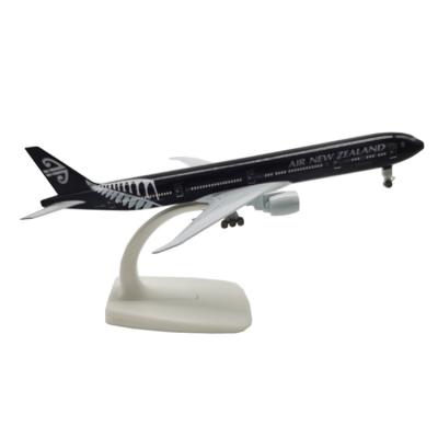 China Diecast Toy Hot Sale Alloy Model 20CM Big Kits B777 Airplane Models Great For Collection for sale