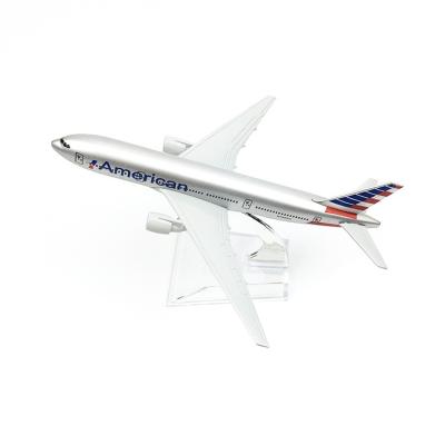 China Toy Factory Supply 1:400 16cm Airplane American Airlines B777 Diecast Zinc Alloy Airplanes Model Plane for sale