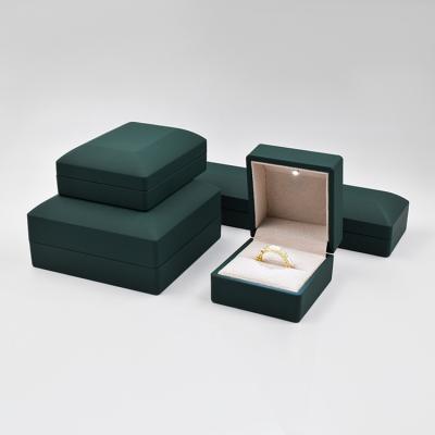 China Jewelry Display Factory Direct High Quality Ring Wedding Pouch Velvet Jewelry Packaging Box for sale