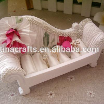 China Jewelry Display 14*5*8.5cm Flower Sofa Ring Stand Holder for sale