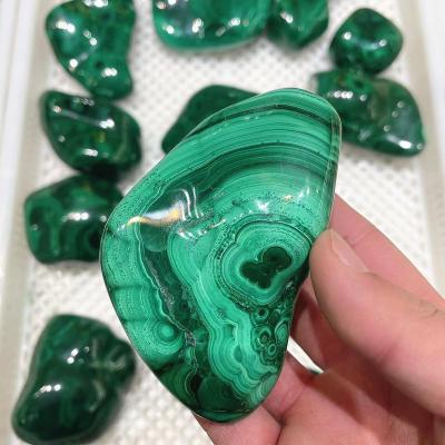 China Natural Polished China Crystal Green Gemstone Large Malachite Stone for sale