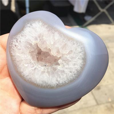 China Natural Heart Shaped China Crystals Healing Quartz Agate Geode For Home Decoration for sale