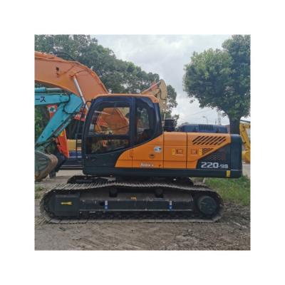 China Year 2017 Used R220-9S Excavator Ideal for Middle East and South America Construction for sale