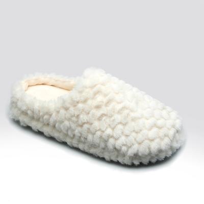 China Lightweight Soft Unique Corduroy Platform Clog Style Winter Indoor Slipper For Lady for sale