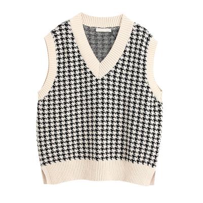 China Anti-Wrinkle High Quality Vintage V Neck Cable Knitted High Waist Short Sweater Vest Women for sale