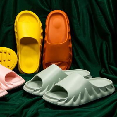 China Fashion Trend Slides Custom Pattern Collection Sandal Brand Kids Yeezy Shoes Men Yeezy Slides Black Customized Yeezy Slide for sale