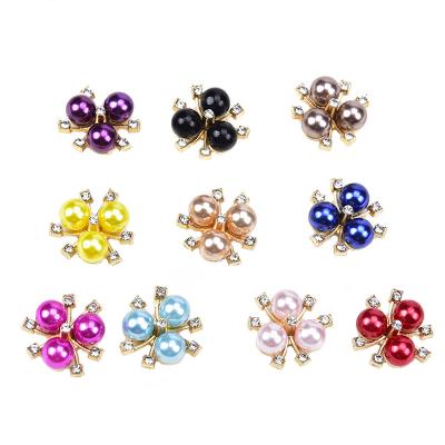 China Flatback Wholesale 2Cm Color Beads Crystal Flower Wedding Bride Groom Brooch Decoration Diamond Flower Rhinestone Button Alloy Accessory for sale