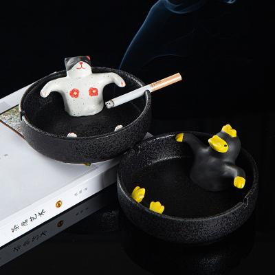 China New style ceramic animal multi-color ashtray household table top decoration shape ashtray for sale