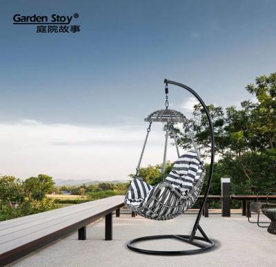 China Eco-freindly Garden story Outdoor Metal Frame Weave Rattan Hanging chair Living room lazy swing chair garden balcony single hanging egg chair for sale