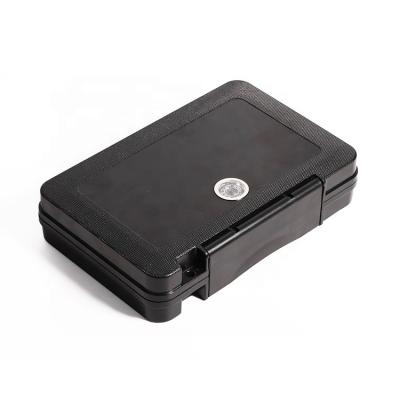 China Custom Portable Cigar Case Plastic Logo Plastic Travel Cigar Humidor with Hygrometer for sale