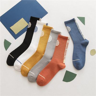 China Hot Selling Sporty Fashion Men's Spandex Polyester Cotton Printed Sports Socks For Men Women for sale