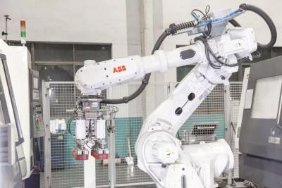 China Programmeerbare robotarm 150 kg De sleutel tot efficiëntie en nauwkeurigheid in de productie Te koop