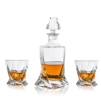 China Wholesale Luxury Antique STOCK Twist Whiskey Decanter Gift Set With Customized Whiskey Glass Decanter Set With Glasses for sale