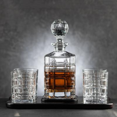 China Novara Stocked 30 Ounce Whiskey Decanter Liquor Decanter Set with Diamond Glass Stopper for sale