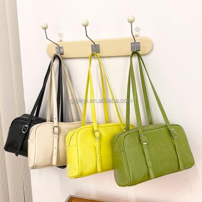 China 2021 Lady Bag Falls New Oil Wax Green Large Capacity One Shoulder Armpit Purse Female Bag Leisure Soft Pillow Bag for sale