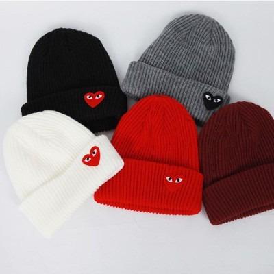 China Fashion Commoners Skull Unisex JOINT Hat Women Acrylic Winter Knitting Warm Hats for sale