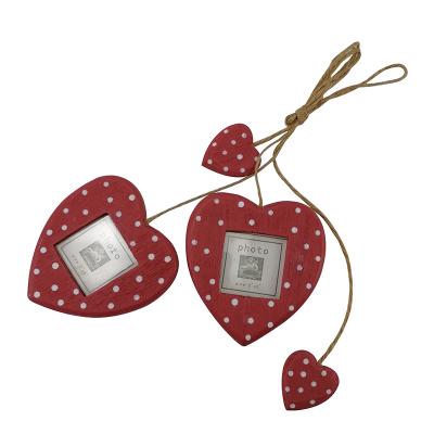 China China factory price photo frame series with 2 red wooden hearts for sale