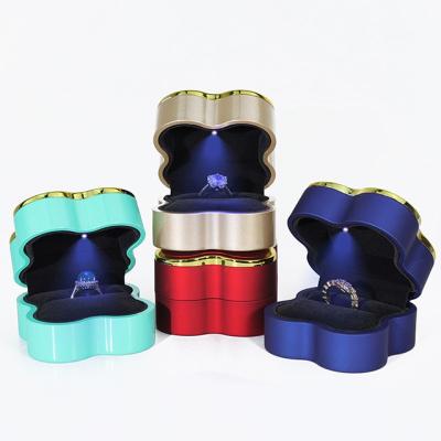 China Low MOQ Handmade Free Sample Portable Small Size Jewelery Organize Ring Packaging for sale