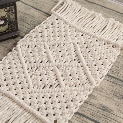 China Minimalist Hand & Woven Natural Boho Macrame Table Runner for Wedding Table Decoration for sale