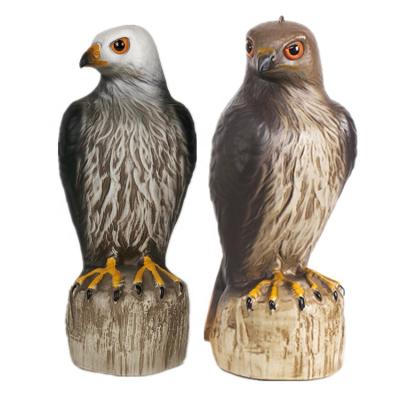 China Plastic Sculpture Owl Decoy Scarecr Statues Garden Eagle Shaking Bird Repellent Resin Polyresin Contemporary Decoration Birds Reflector Statue for sale