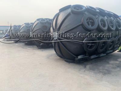 China 50kpa 80kpa Pneumatic Rubber Fender For Ships Docks And Vessel for sale