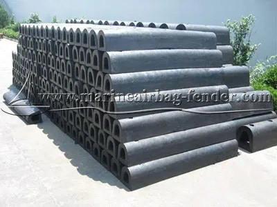 China Heavy Duty Hot Galvanizing Chain Ship Docking D Type Fender Bolted Installation for sale