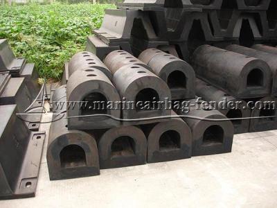 China Black D Rubber Fenders Customized Size Marine Extruded Fenders for sale