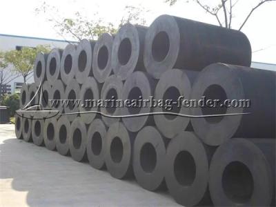 China Extruded Solid Cylindrical Marine Fenders For Wharf And Ship for sale