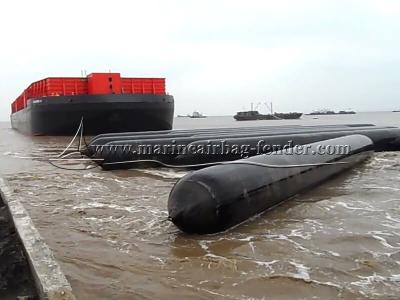 China Black Marine Rubber Airbag Anti Aging Floating AirBag For Launching Salvage for sale